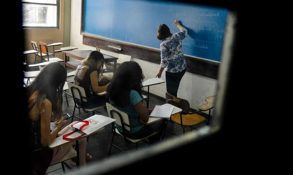 pesquisa-mostra-por-que-brasileiros-deixam-escola