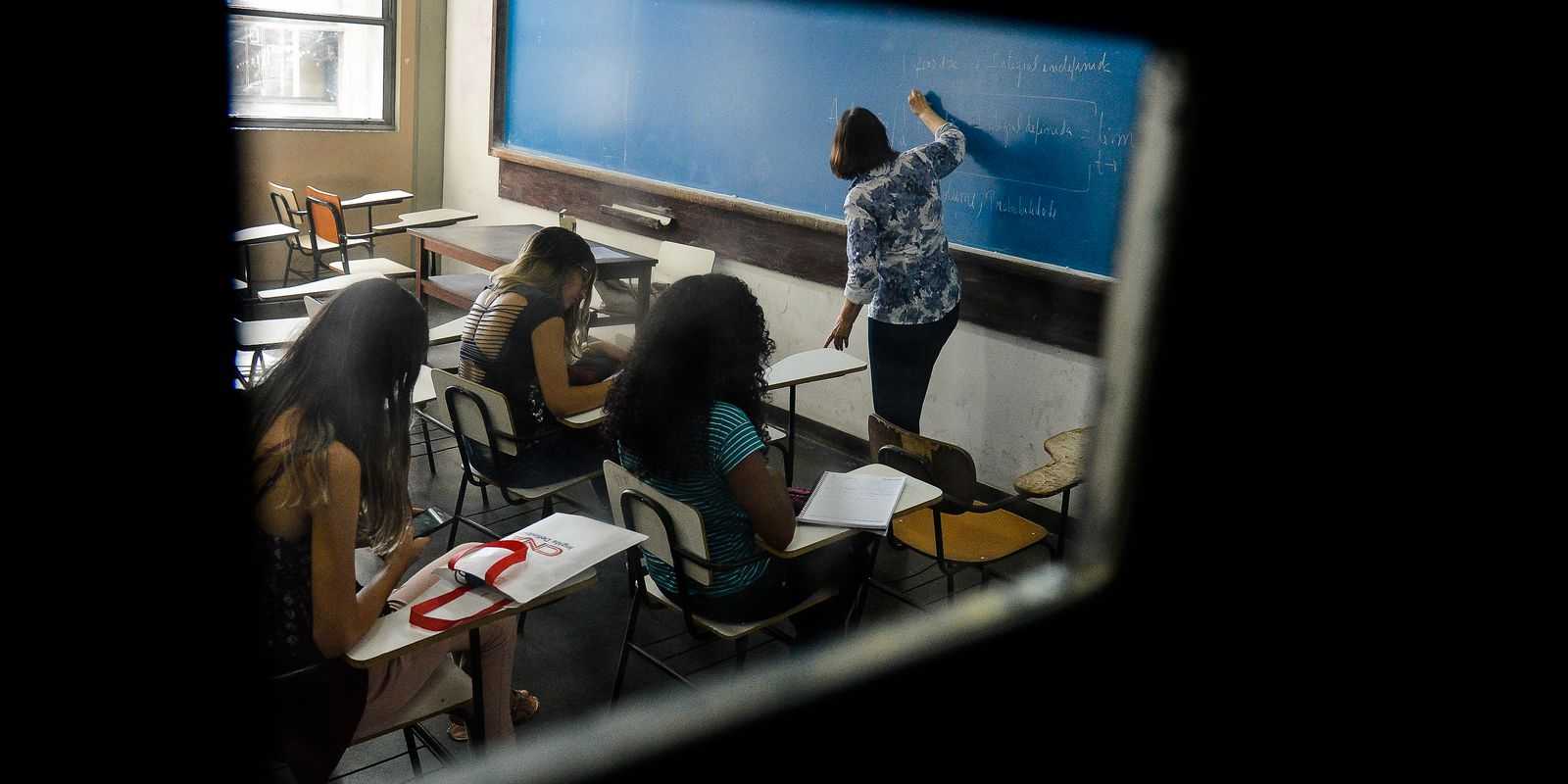 pesquisa-mostra-por-que-brasileiros-deixam-escola