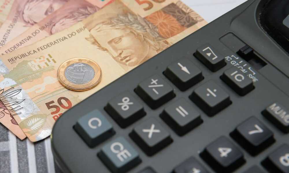bancos-devem-oferecer-pacote-basico-de-servicos-ao-cliente