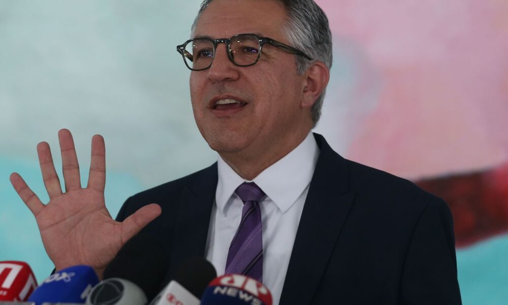 padilha-diz-que-governo-quer-melhorar-articulacao-com-congresso