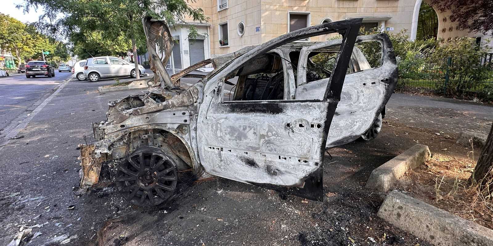 macron-diz-que-assassinato-de-jovem-pela-policia-e-“indesculpavel”