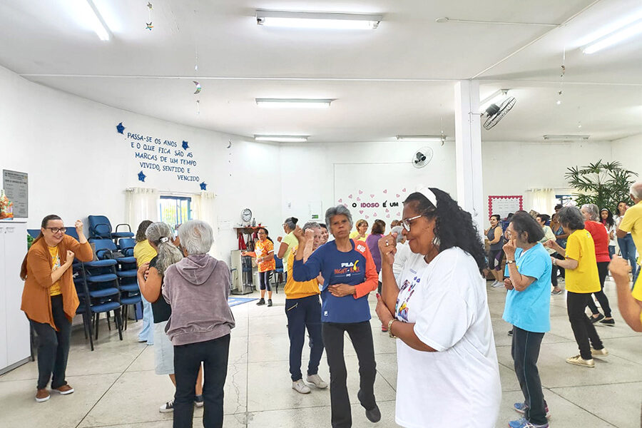 oficina-de-risoterapia-destaca-apoio-a-saude-mental-de-idosos-–-jornal-da-cidade-|-aruja-e-regiao-|-noticias-e-acontecimentos