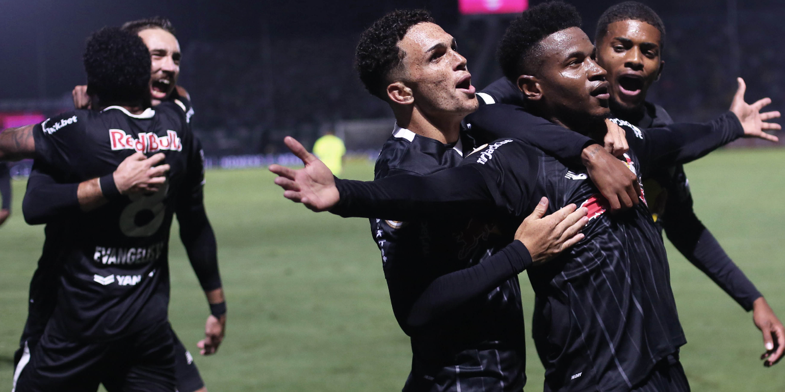 bragantino-assume-vice-lideranca-do-brasileiro-apos-superar-palmeiras