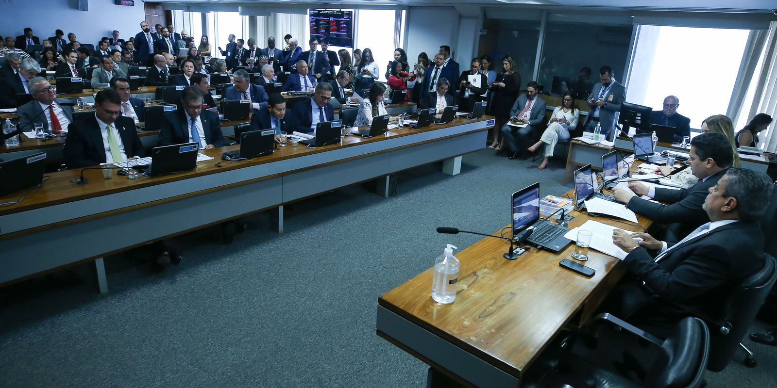 ccj-do-senado-aprova-pec-que-limita-decisoes-monocraticas-do-stf
