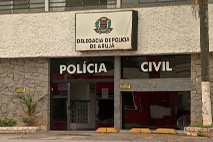 motorista-embriagado-e-levado-ao-dp-de-aruja-por-bater-em-carro-parado-–-aruja-reporter