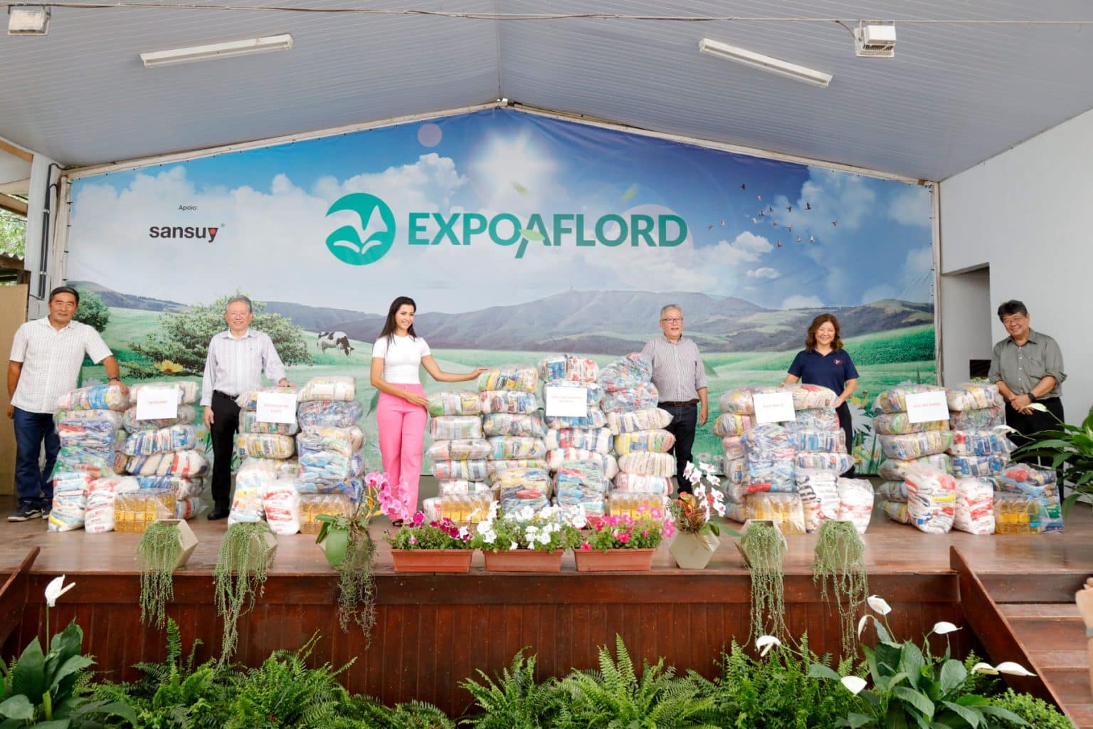 aflord-doa-7-toneladas-de-alimentos-para-fundo-social-e-entidades-–-aruja-reporter