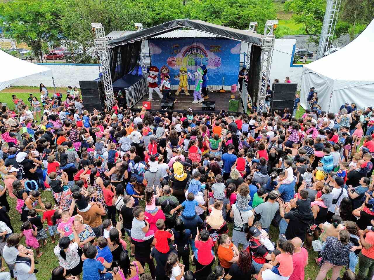 mais-de-5-mil-criancas-participam-de-festa-no-estadio-armando-maiolino-–-aruja-reporter