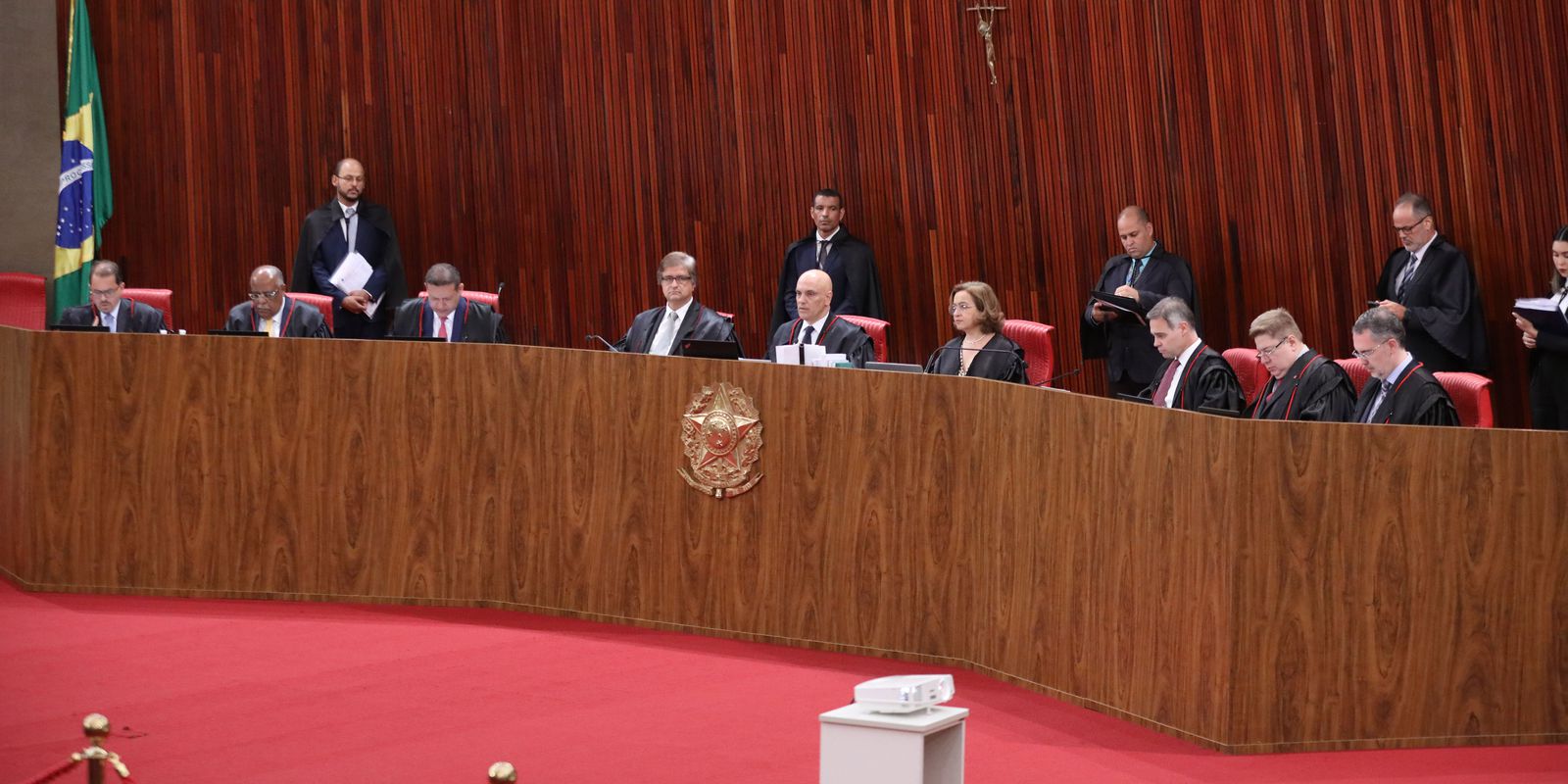tse-suspende-julgamento-de-bolsonaro-por-abuso-de-poder-nas-eleicoes