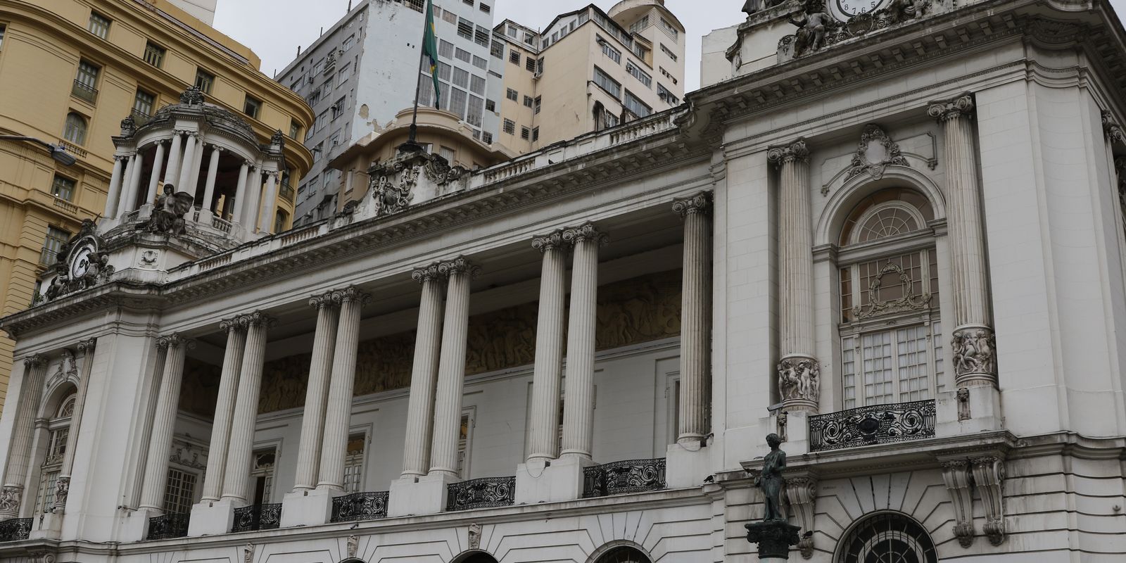 projeto-que-veta-homenagem-a-escravocratas-e-aprovado-no-rio