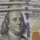 dolar-cai-pela-sexta-vez-seguida-e-fecha-em-r$-5,68