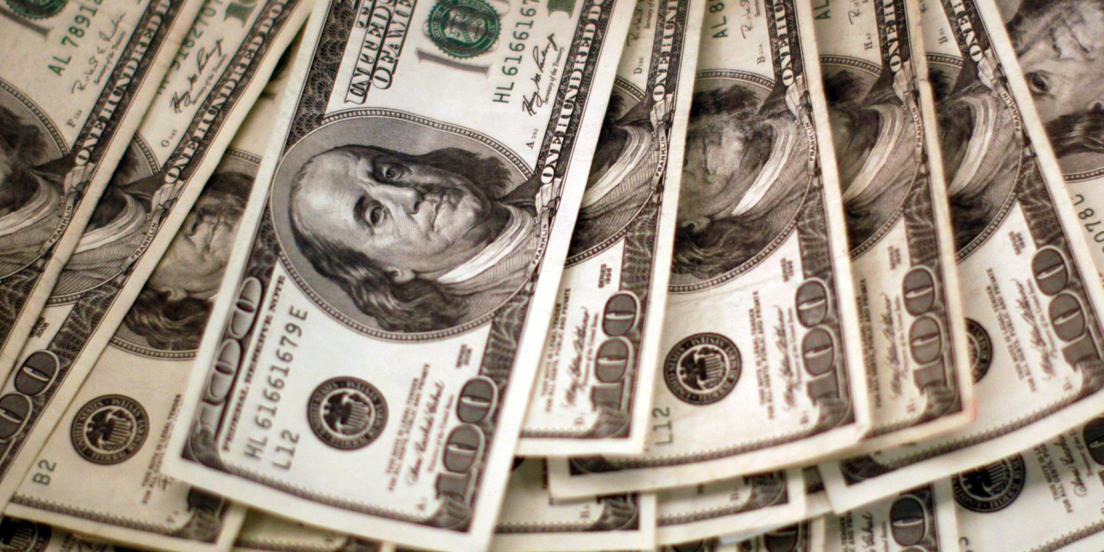 dolar-sobe-para-r$-5,68-com-anuncio-de-acordo-entre-eua-e-china