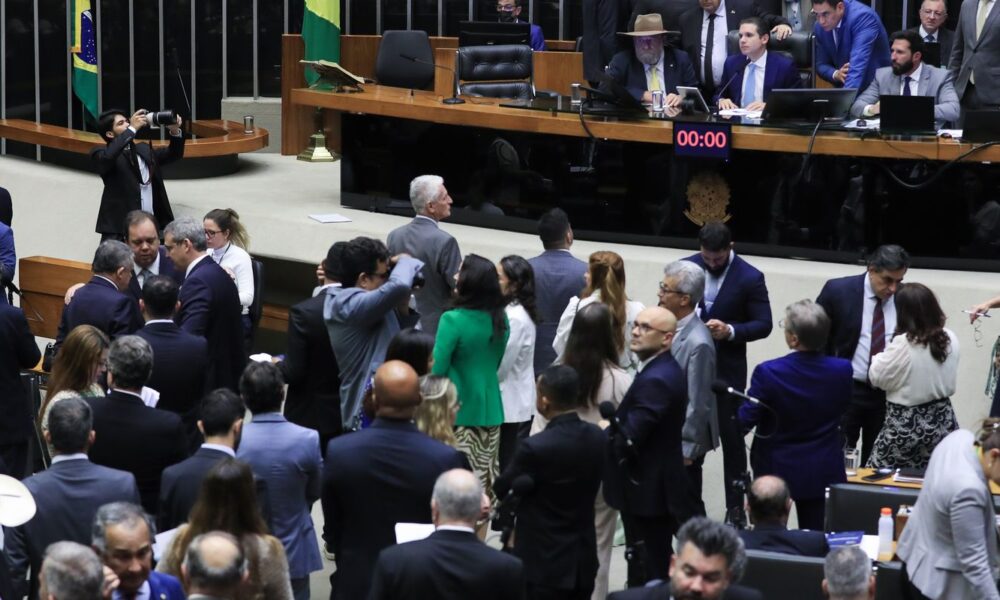 camara-aprova-projeto-que-reajusta-salarios-de-servidores-publicos