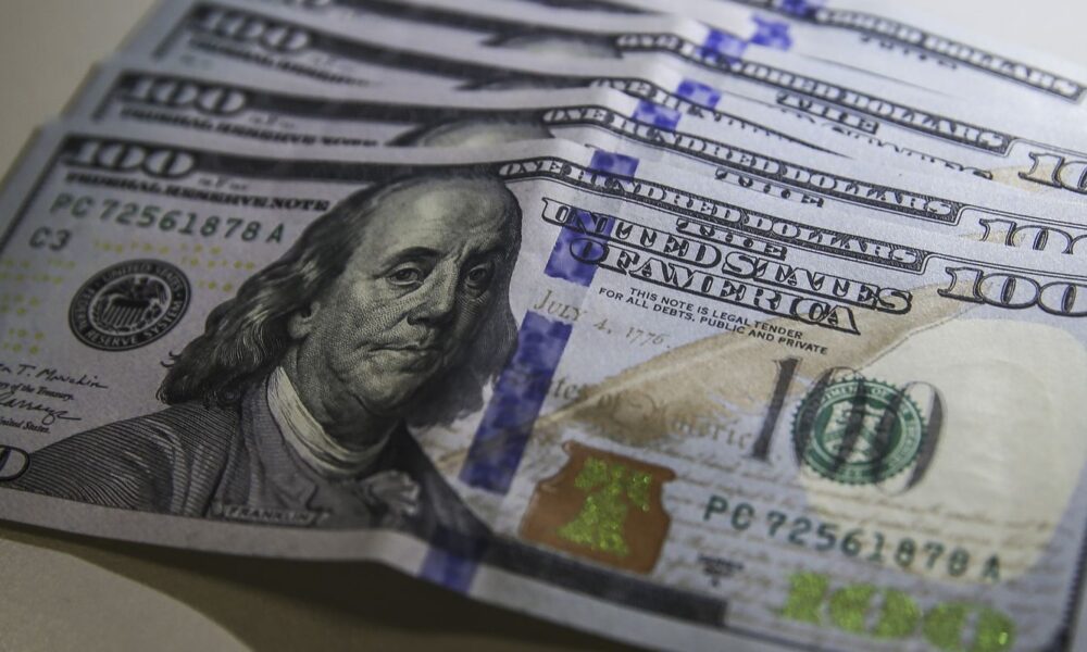 dolar-cai-para-r$-5,66-apos-suspensao-de-tarifas-de-trump
