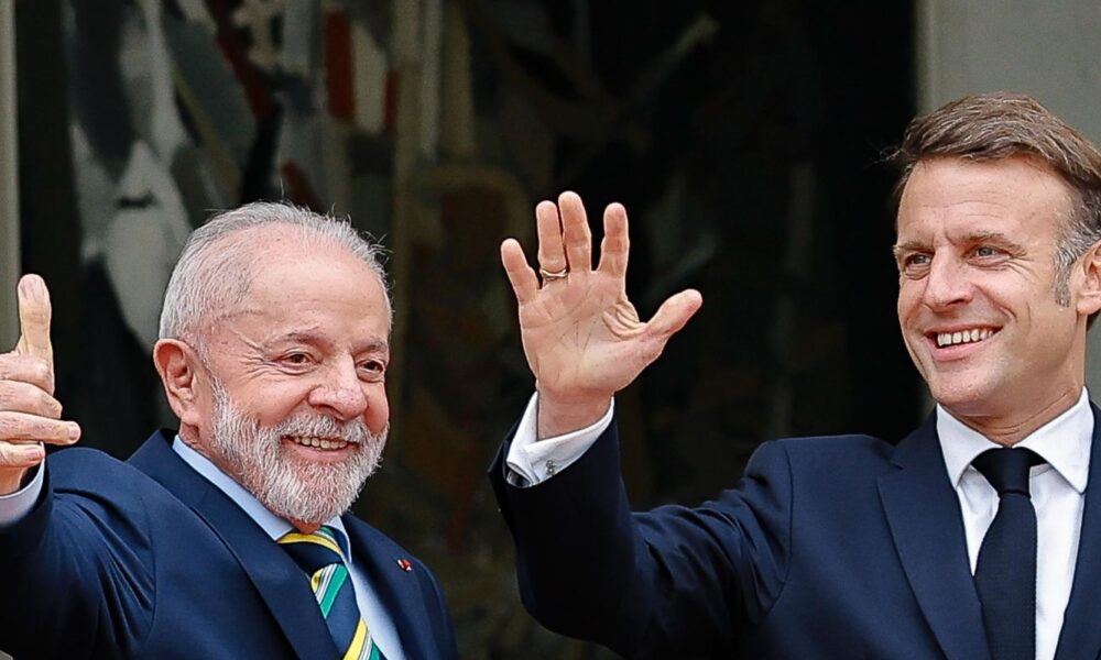 ucrania-e-russia-nao-podem-ser-tratados-em-pe-de-igualdade,-diz-macron